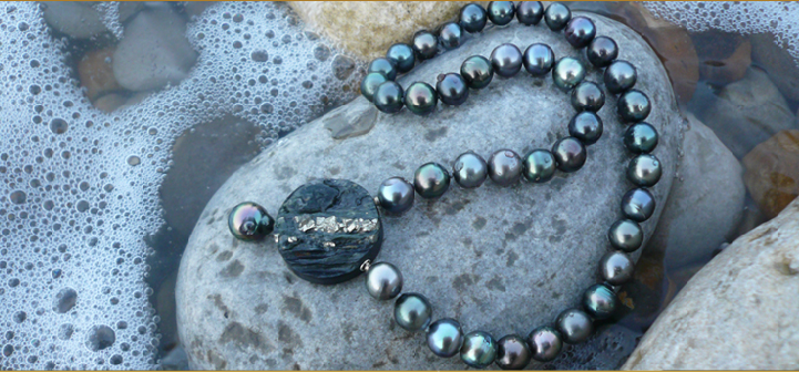 Tahiti pearl strand with a pyrite set as interchangeable clasp