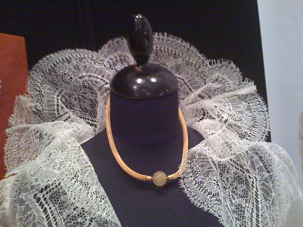 10-IMG_1030-anna-tabakhova-bijoux-paris-wedding-exhibiton-mesh-chain-rutile-quartz-clasp