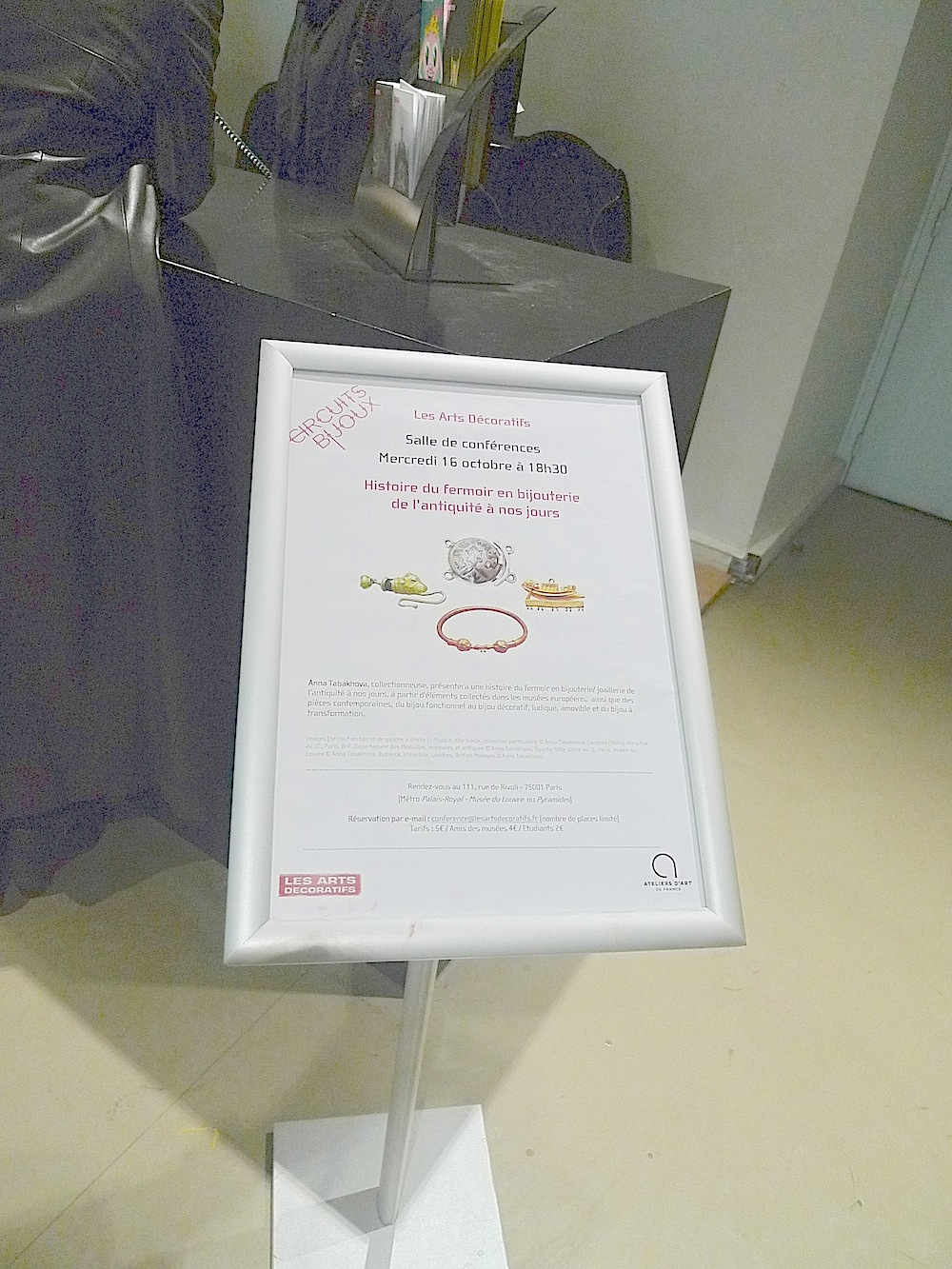 poster at Museum entrance, conference lecture , history of clasps by anna tabakhova, Paris